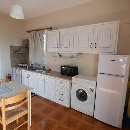 Apartment Lorraine's Style Studios, Swimming Pool And Bbq Only For Guests