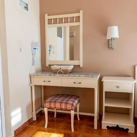 Lorraine's Style Studios, Swimming Pool And Bbq Only For Guests Apartment Lourdata (Kefalonia)