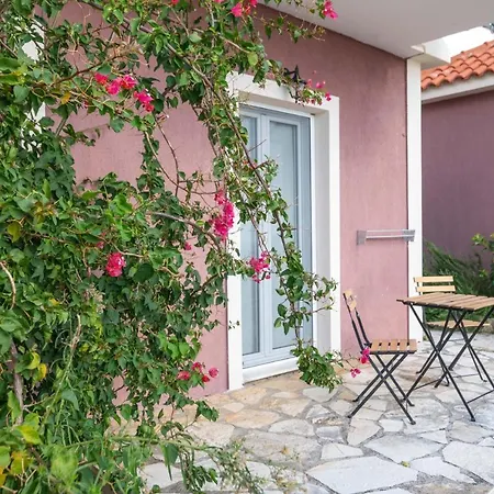Lorraine's Style Studios, Swimming Pool And Bbq Only For Guests Apartment Lourdata (Kefalonia)