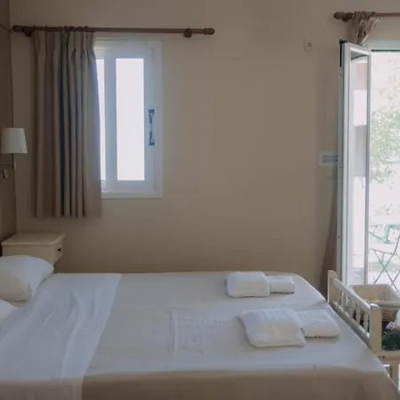 Lorraine's Style Studios, Swimming Pool And Bbq Only For Guests Apartment Lourdata (Kefalonia)