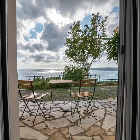 Lorraine's Style Studios, Swimming Pool And Bbq Only For Guests Apartment