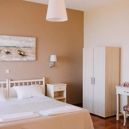 Lorraine's Style Studios, Swimming Pool And Bbq Only For Guests Apartment