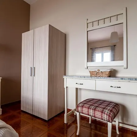 Lorraine's Style Studios, Swimming Pool And Bbq Only For Guests Apartment *