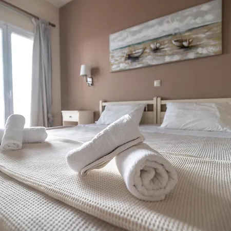 Lorraine's Style Studios, Swimming Pool And Bbq Only For Guests Apartment