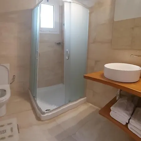 Lorraine's Style Studios, Swimming Pool And Bbq Only For Guests Apartment
