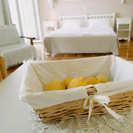 Lorraine's Style Studios, Shared Swimming Pool And Bbq Only For Guests At Simotata Village Διαμέρισμα *