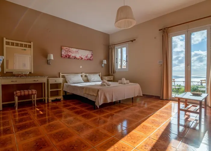 Lorraine's Style Studios, Shared Swimming Pool And Bbq Only For Guests At Simotata Village *