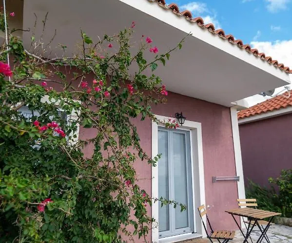 Lorraine's Style Studios, Shared Swimming Pool And Bbq Only For Guests At Simotata Village Apartament Lourdata (Kefalonia)