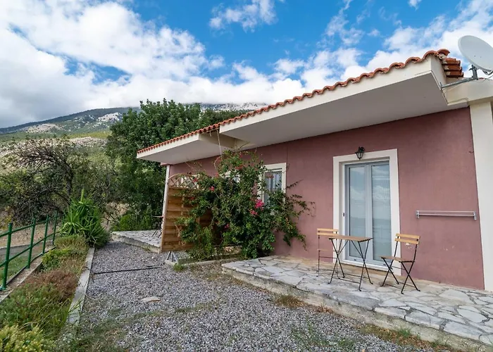 Lorraine's Style Studios, Shared Swimming Pool And Bbq Only For Guests At Simotata Village Apartament