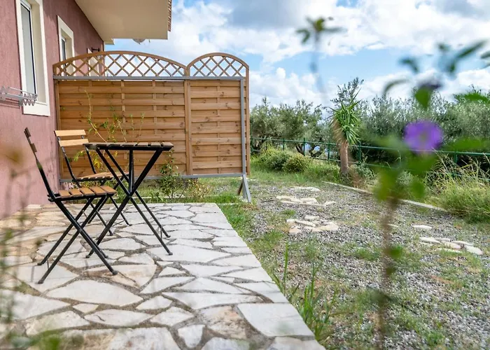 Lorraine's Style Studios, Shared Swimming Pool And Bbq Only For Guests At Simotata Village Apartament