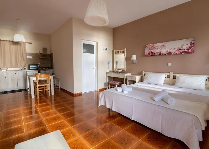 Lorraine's Style Studios, Shared Swimming Pool And Bbq Only For Guests At Simotata Village *