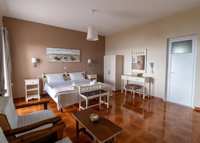Lorraine's Style Studios, Shared Swimming Pool And Bbq Only For Guests At Simotata Village *