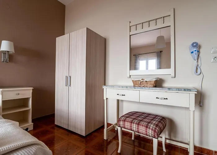 Lorraine's Style Studios, Shared Swimming Pool And Bbq Only For Guests At Simotata Village Apartament *