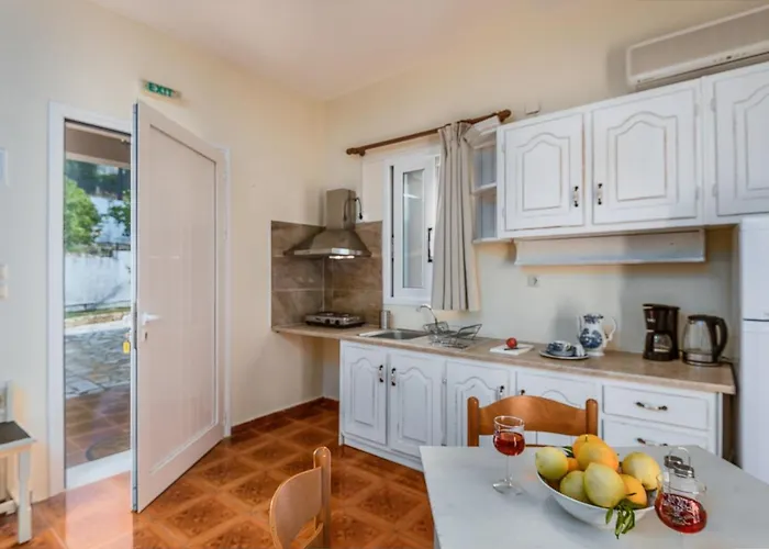 Lorraine's Style Studios, Shared Swimming Pool And Bbq Only For Guests At Simotata Village Apartament *
