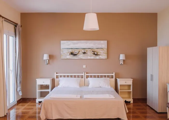 Lorraine's Style Studios, Shared Swimming Pool And Bbq Only For Guests At Simotata Village *