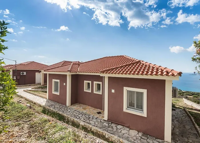 Lorraine's Style Studios, Shared Swimming Pool And Bbq Only For Guests At Simotata Village *