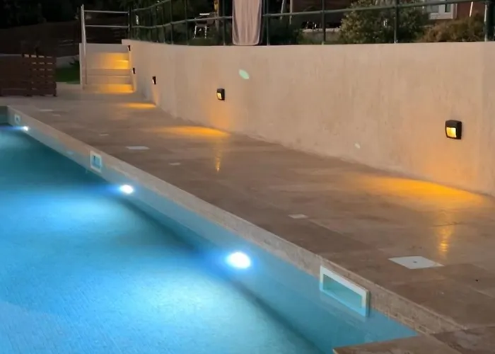 Lorraine's Style Studios, Shared Swimming Pool And Bbq Only For Guests At Simotata Village Apartament *