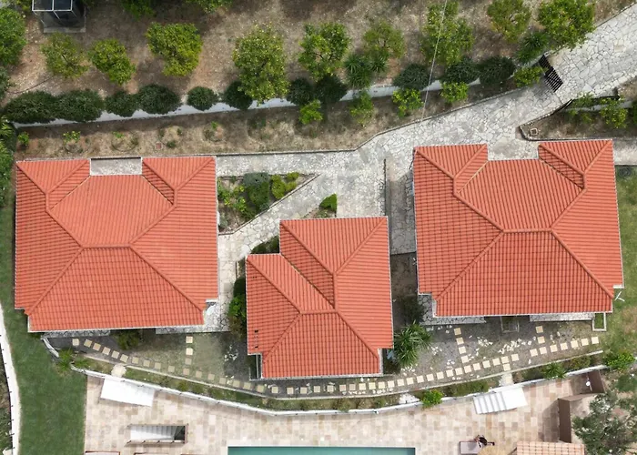 Lorraine's Style Studios, Shared Swimming Pool And Bbq Only For Guests At Simotata Village Apartament Lourdata (Kefalonia)